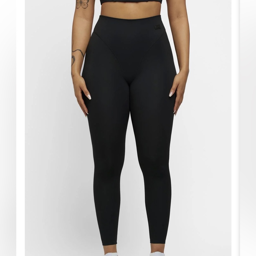 NWT Nama Body Butter Contour Leggings Size Large